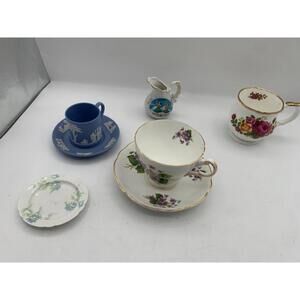 Lot Of Mismatched Porcelain / Bone China Tea Cups & Saucers